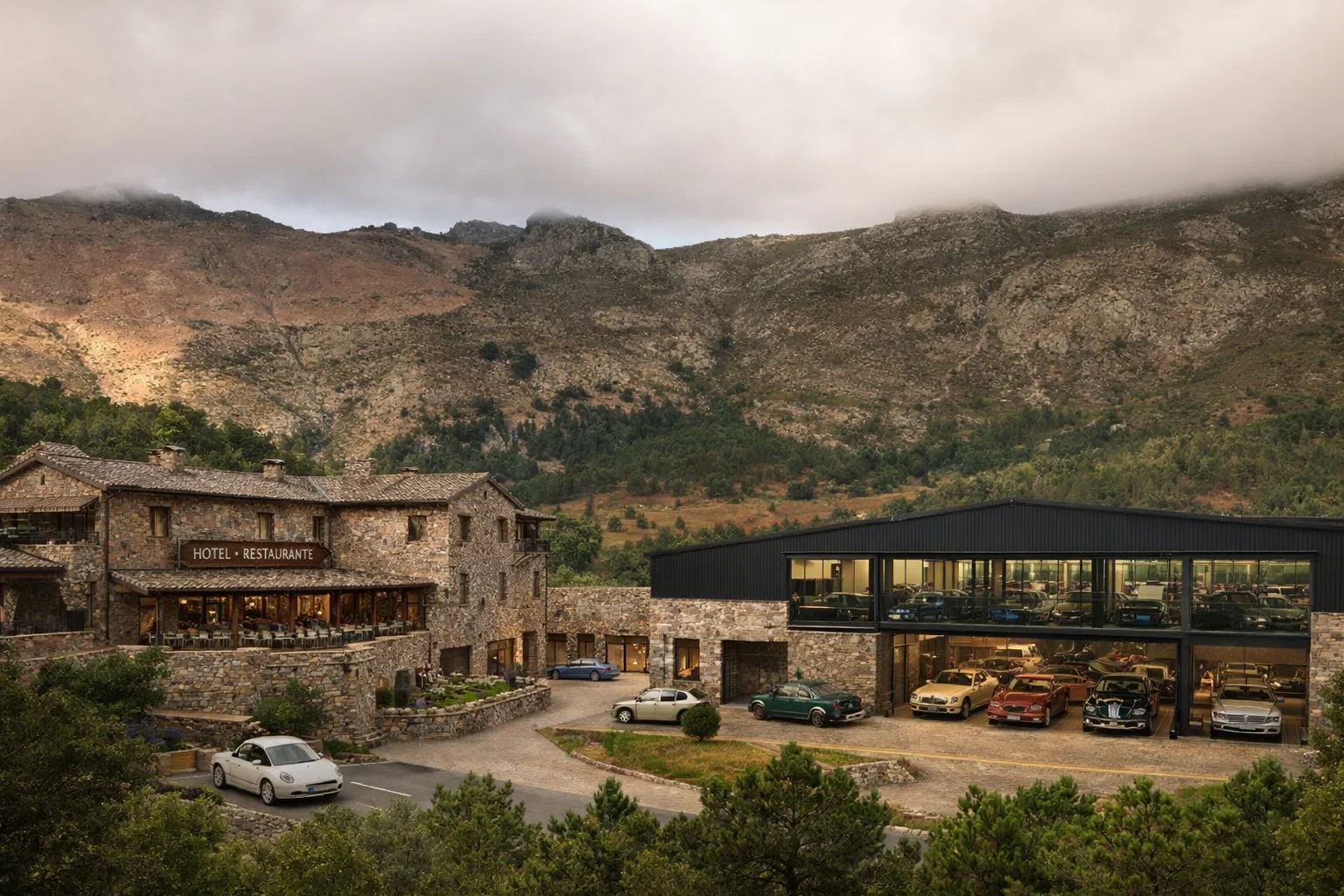 Gredos Garage Hotel & Restaurant in Sierra de Gredos
